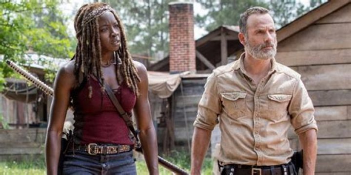 Can you import a save from Walking Dead Season 1 to Season 2?