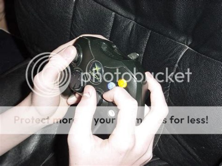 How to run and navigate the menu at the same time with controller?