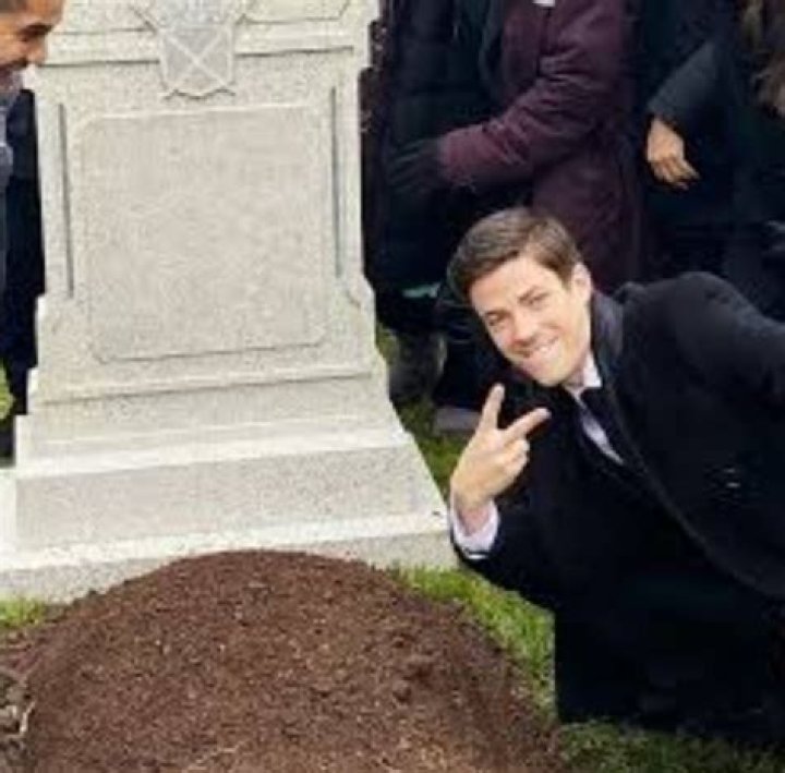 I killed Carhillion (Sorcery merchant) how long until his tombstone appears?