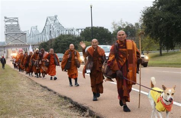 Monks and the effectiveness of 2-handed weapons