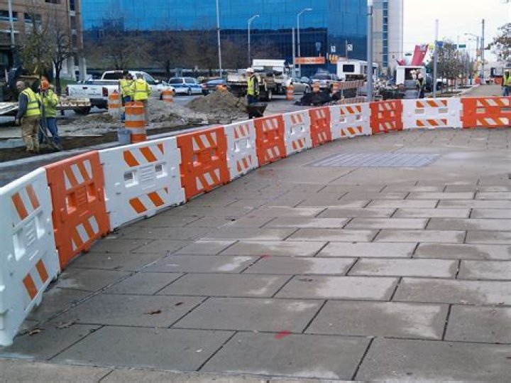 Random walk with reflective barriers