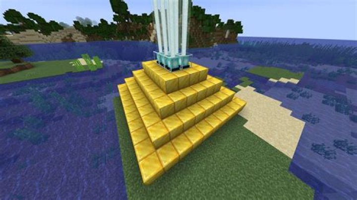 What's the range of a maxed out pyramid with six beacon in Minecraft?