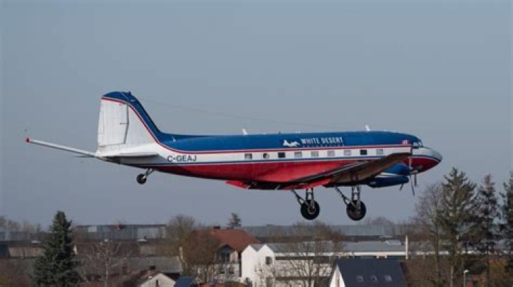 Why don't heatseekers lock on to low flying vehicles?